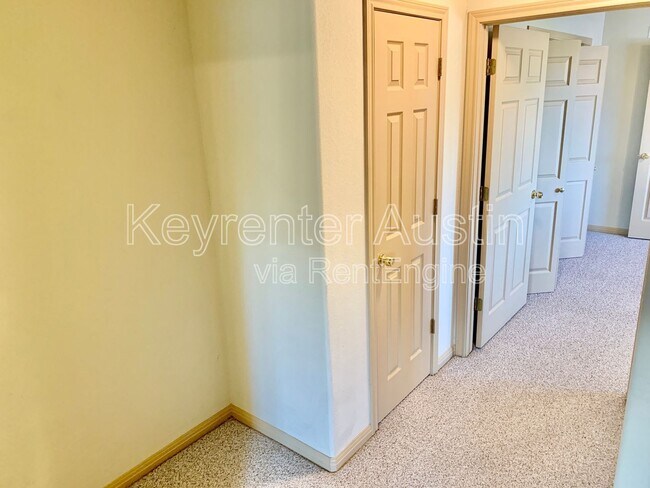 Building Photo - 1535 Parkfield Cir
