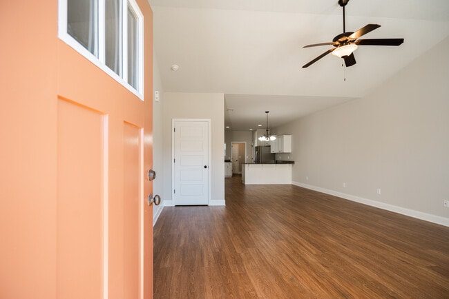 Building Photo - 600 Trellis Square