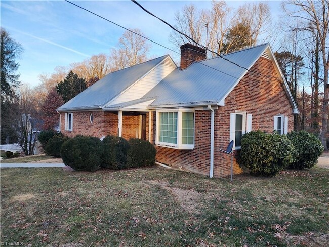 Building Photo - 226 Wrenn Ave