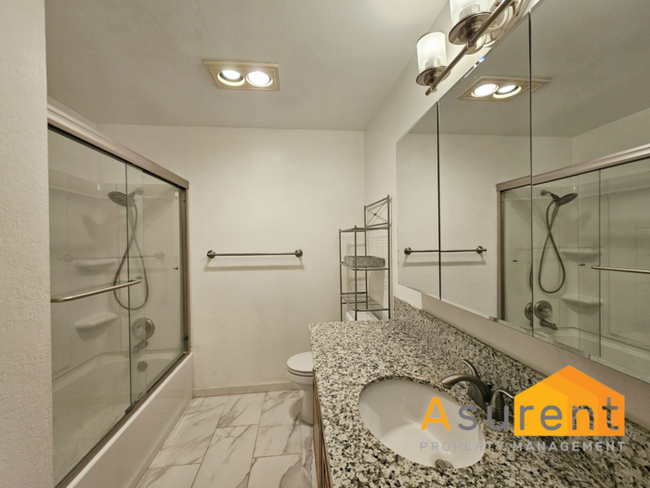 Building Photo - Fully Furnished Private Setting Townhouse,...