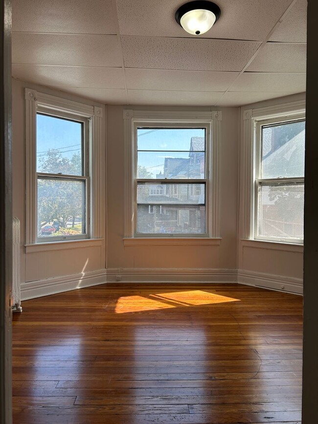Building Photo - 1 Bedroom, 1 Bathroom with Den on Union St...