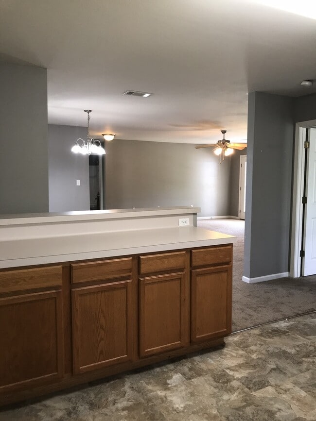 Building Photo - 3 Bedroom House in Denham Springs