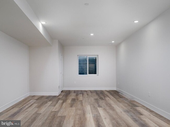 Building Photo - 303 Fountain St