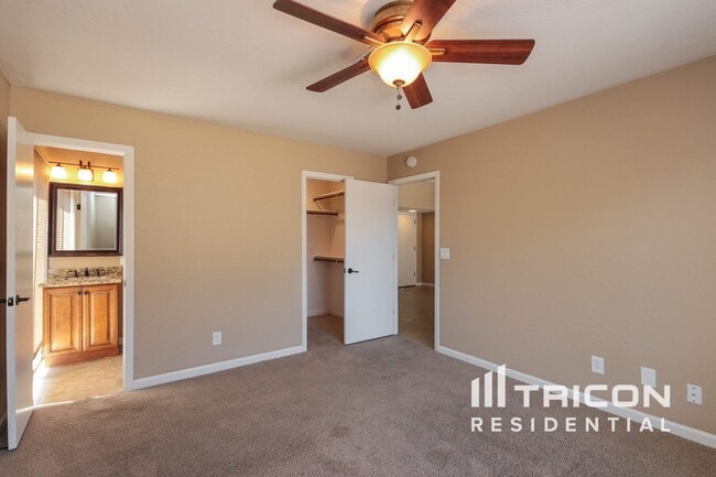 Building Photo - 5428 W Voltaire Dr