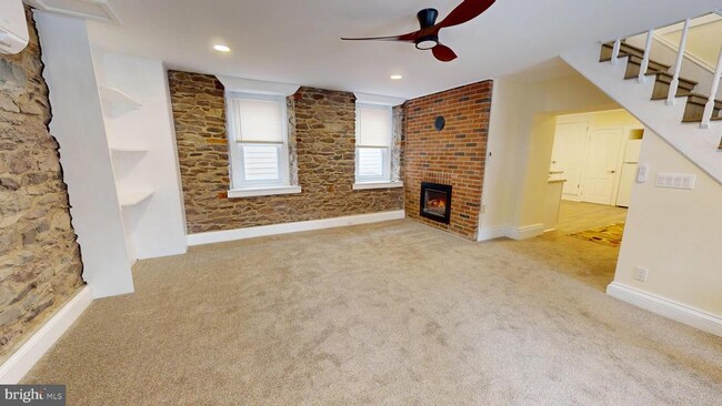 Building Photo - 824 Kintner Rd