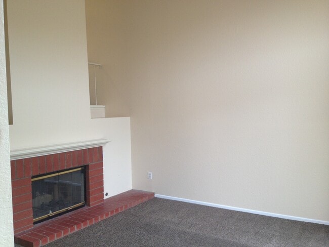 Building Photo - 17135 Cambria Ave