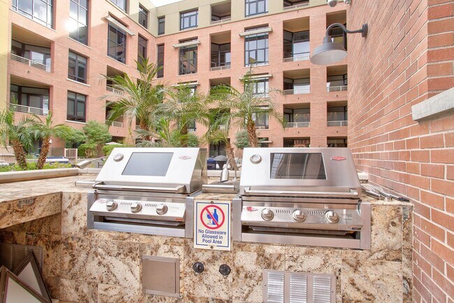 Building Photo - Heart of Old Town!!  Lofted Furnished Rental.  2 Parking Spots. Modern Living Resort!!  Front doo...