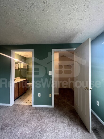 Building Photo - 723 Dayspring Dr