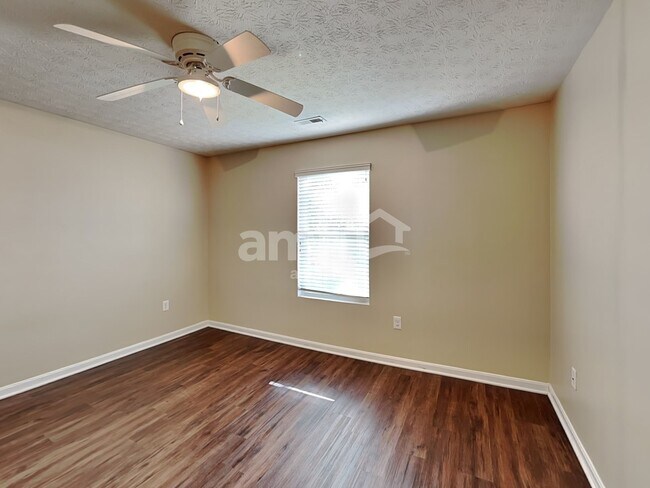 Building Photo - 355 Hennepin Dr