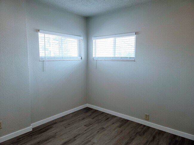 Building Photo - Remodeled 2 bedroom near Midtown