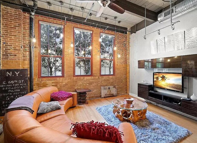 Building Photo - 1501 W Horatio St