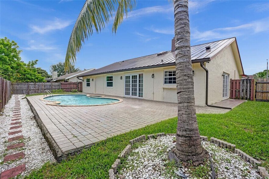 Building Photo - 8511 NW 54th St