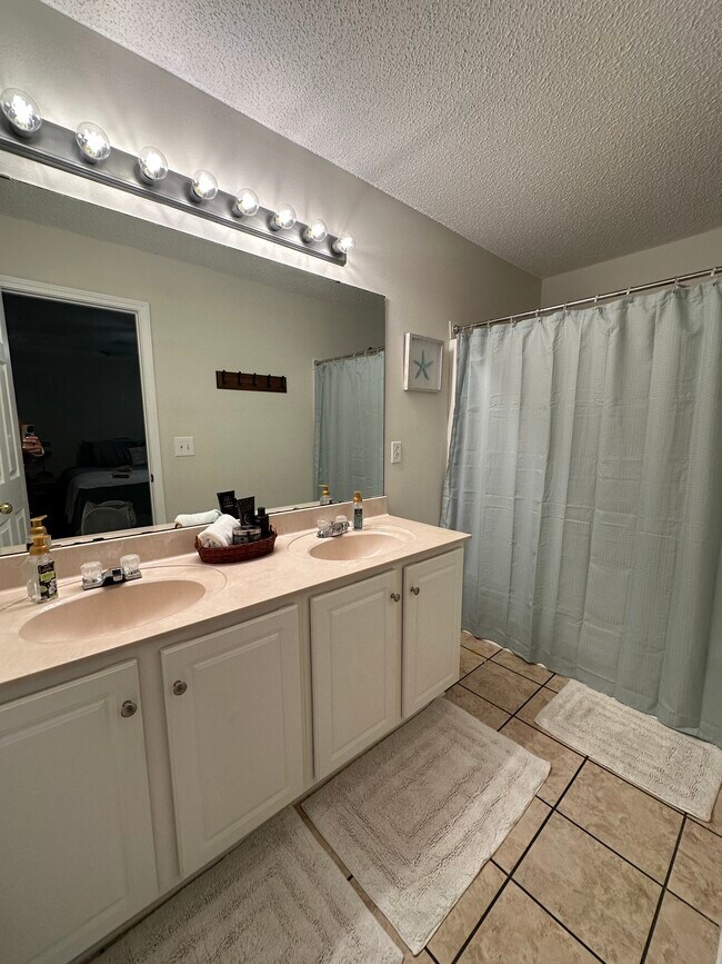 Building Photo - 268 Twin Lakes Ln