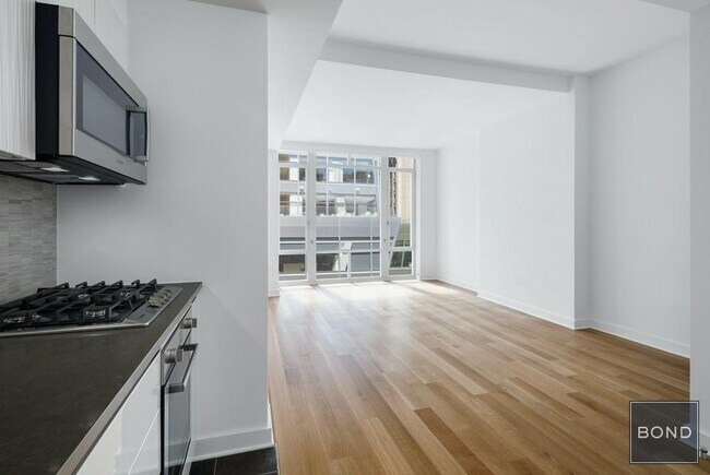 Building Photo - 1050 Sixth Avenue