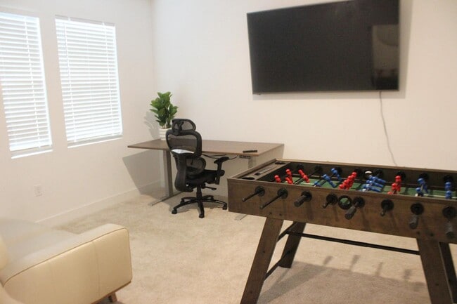 Building Photo - 15980 Mavericks Ln