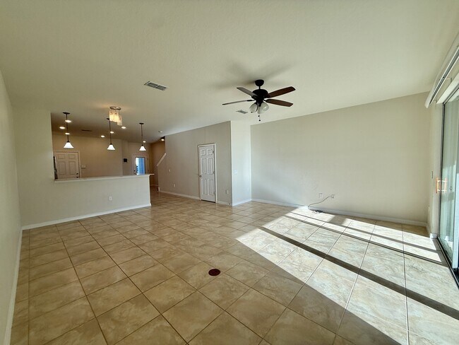 Building Photo - 3977 Plainview Dr