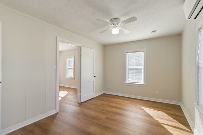 Building Photo - Charming 1/1 Home in St. Cloud Close to the Lakefront Park