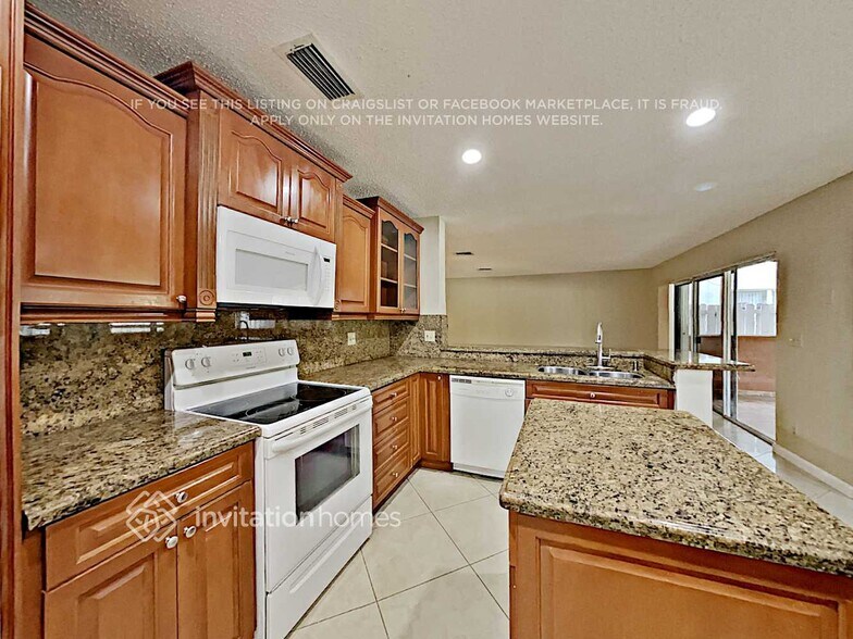 Building Photo - 10101 SW 9th Ln