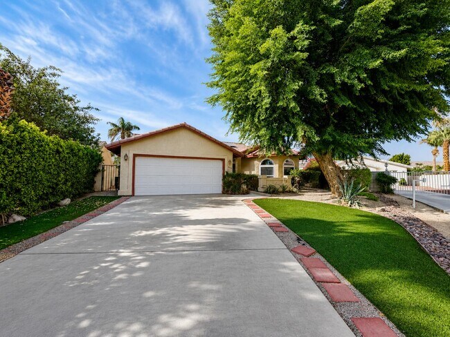 Building Photo - 68412 Descanso Cir