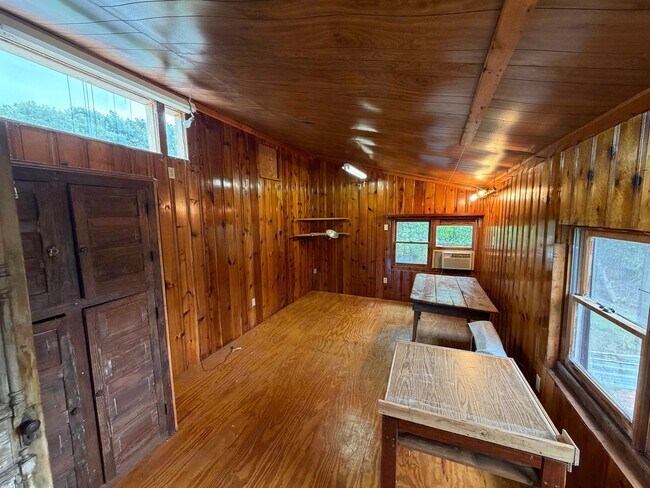 Building Photo - Unique farmhouse just outside Troy