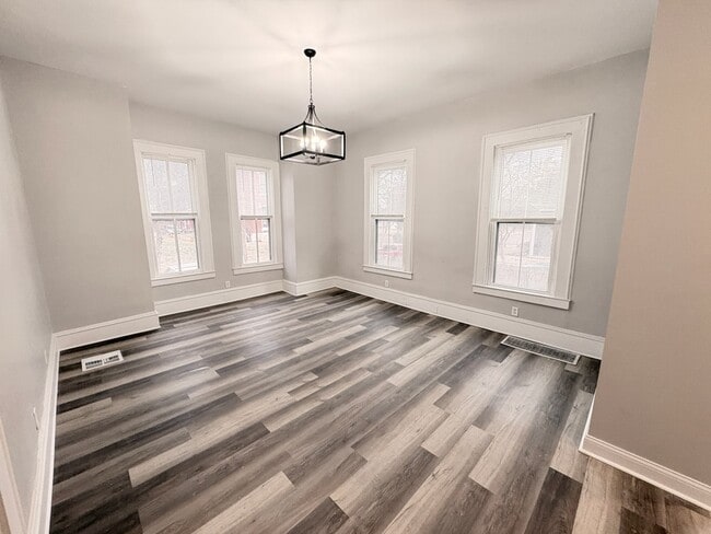 Building Photo - 511 Court St