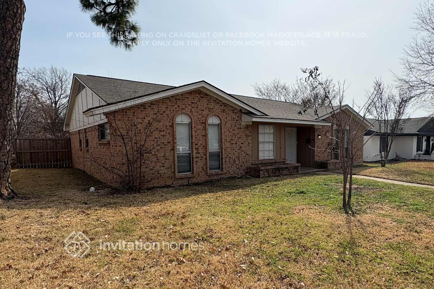 Building Photo - 2324 Lovell Dr