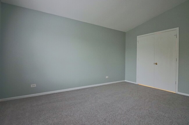 Building Photo - 1520 Commodore Ln