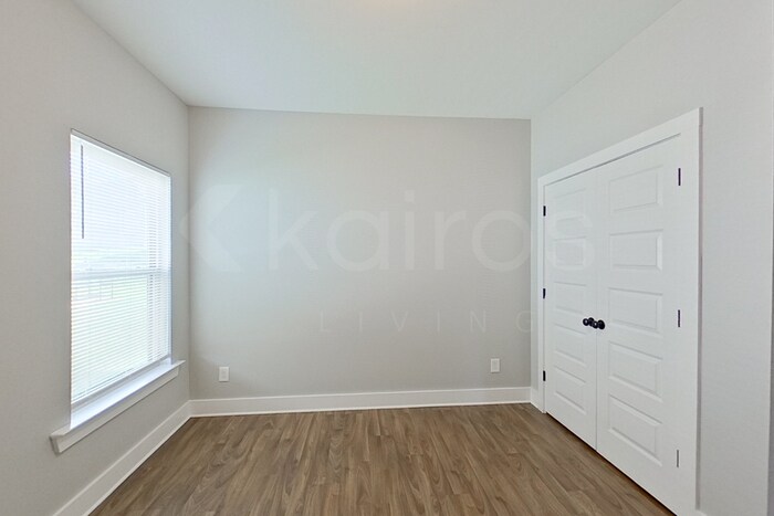 Building Photo - 8008 Shadesbrook Dr