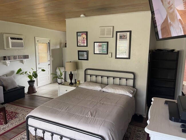 Building Photo - 2095 Pineapple Ave