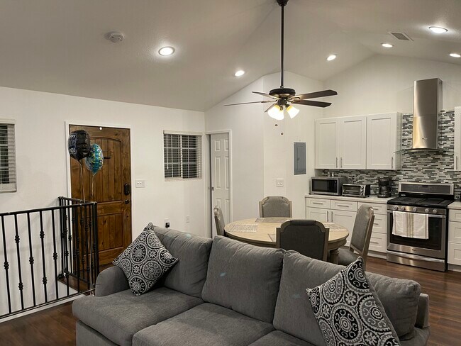 Dinning room - 26772 CA-189