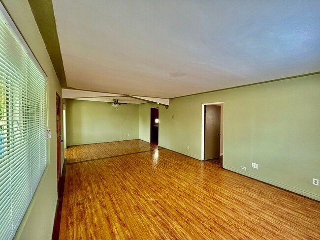 Building Photo - Beautiful 3 Bed Home For Rent!