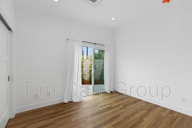 Building Photo - 1638 Santa Ana Ave