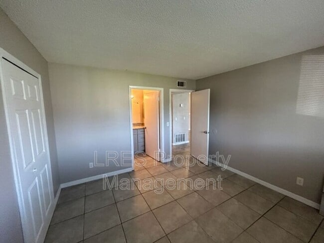 Building Photo - 605 Northlake Blvd