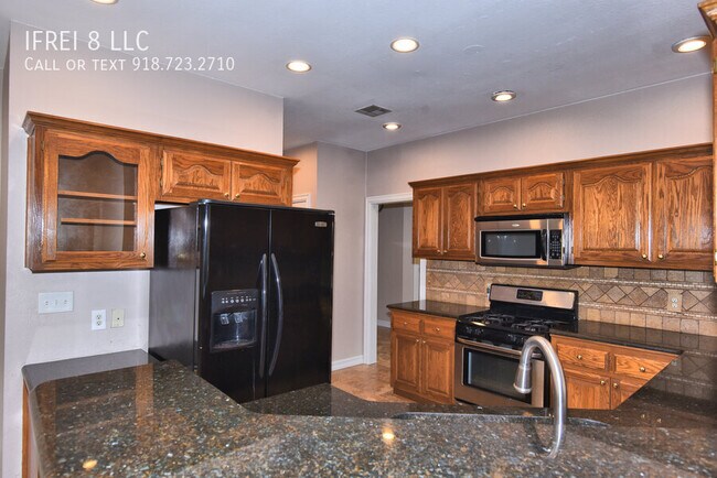 Building Photo - 300 S 63rd St