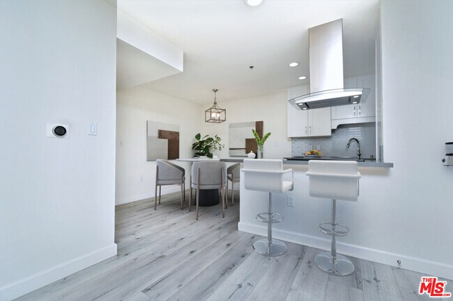 Building Photo - 4501 Cedros Ave