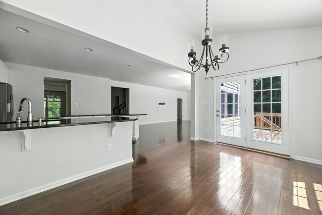 Building Photo - 8120 Fairmont Dr