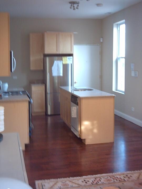 Interior Photo - 1821 N Hermitage Ave