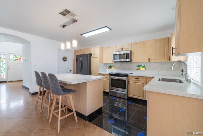 Building Photo - 4BR/ 2.5BA/ 3PKG/ 30 PV panels in Ocean Po...