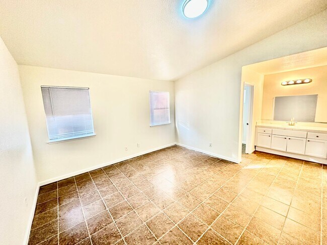 Building Photo - Spacious Selma 4/2 with Large Lot