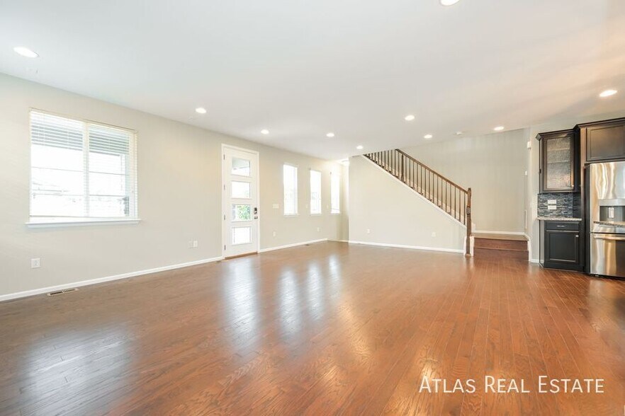 Building Photo - 7255 S Millbrook Ct