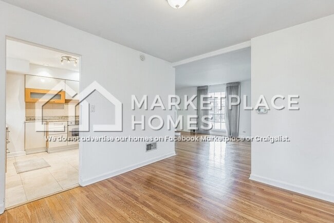 Building Photo - 706 Broadview Ave