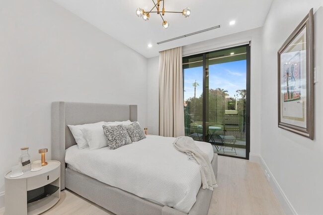 Building Photo - 220 S Swinton Ave