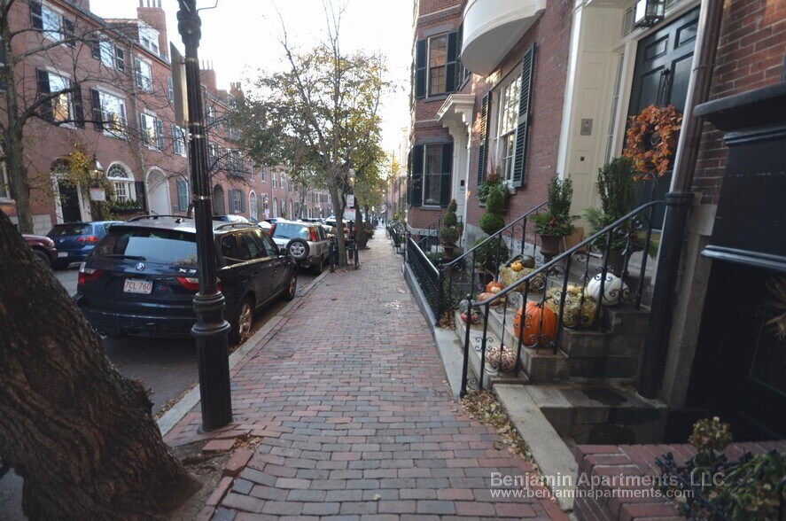 Building Photo - 39 Chestnut St