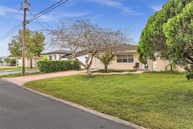 Building Photo - 6640 Evergreen Dr