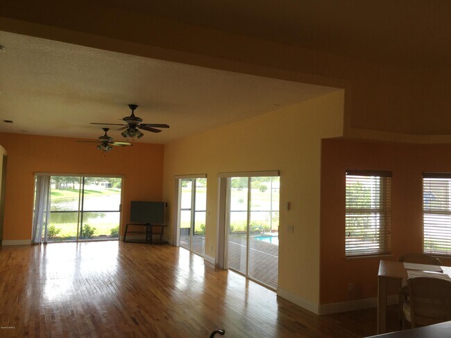 Building Photo - 3582 Tipperary Dr