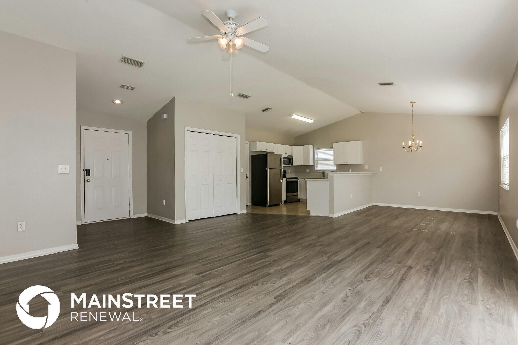 Building Photo - 734 Fox Lake Dr