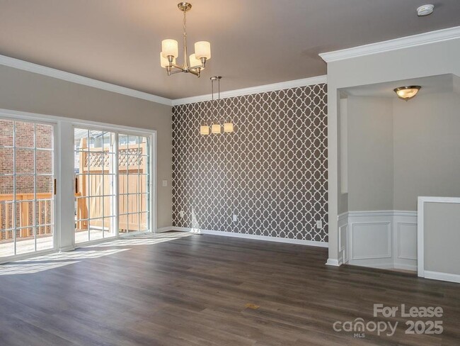 Building Photo - 14930 Ballantyne Village Way