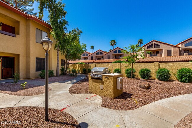 Building Photo - 7008 E Gold Dust Ave