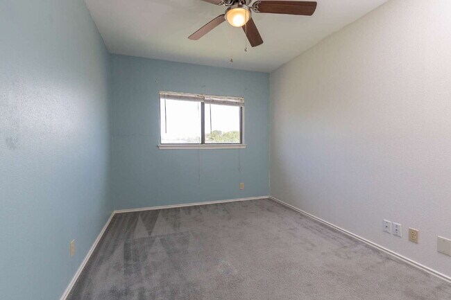 Building Photo - Charming 3-Bedroom Home in Feather Ridge –...