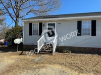 Building Photo - 1 Bedroom, 1 Bath Duplex Available in Nash...